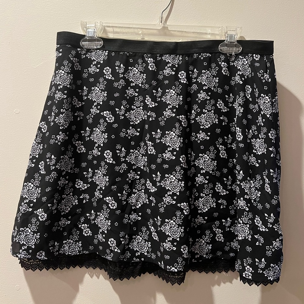 NWT: Black & White Floral Mini Skirt